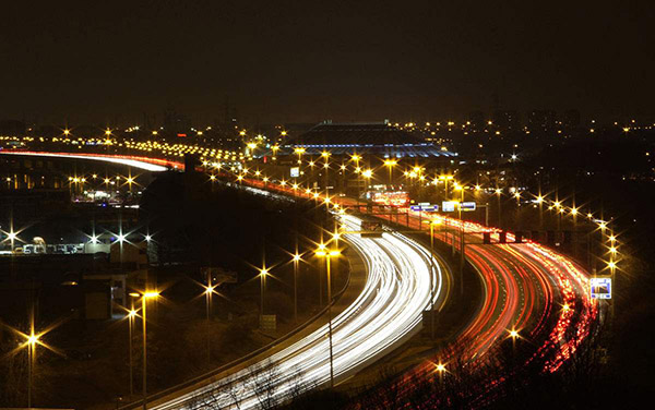 如何实现城市路灯远程系统的节能与控制？